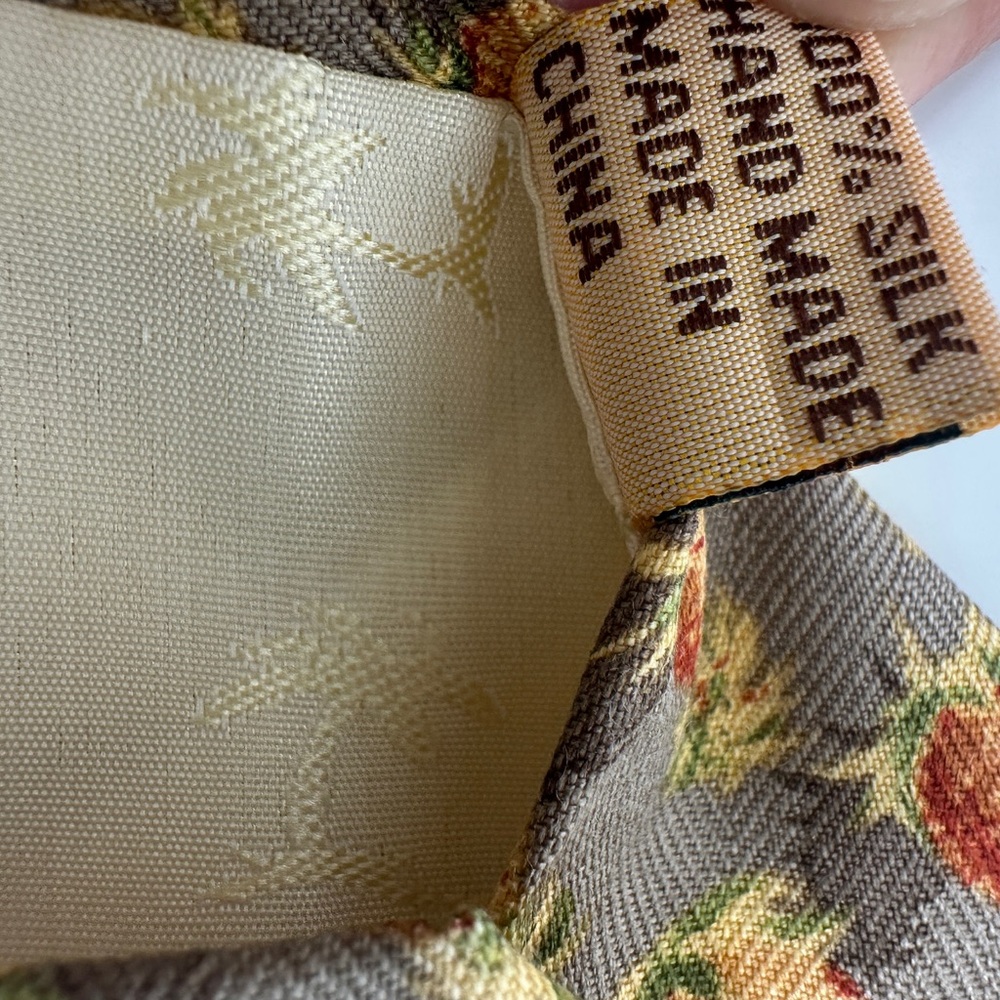 Tommy Bahama silk tie 58 x 4 - Picture 10 of 11